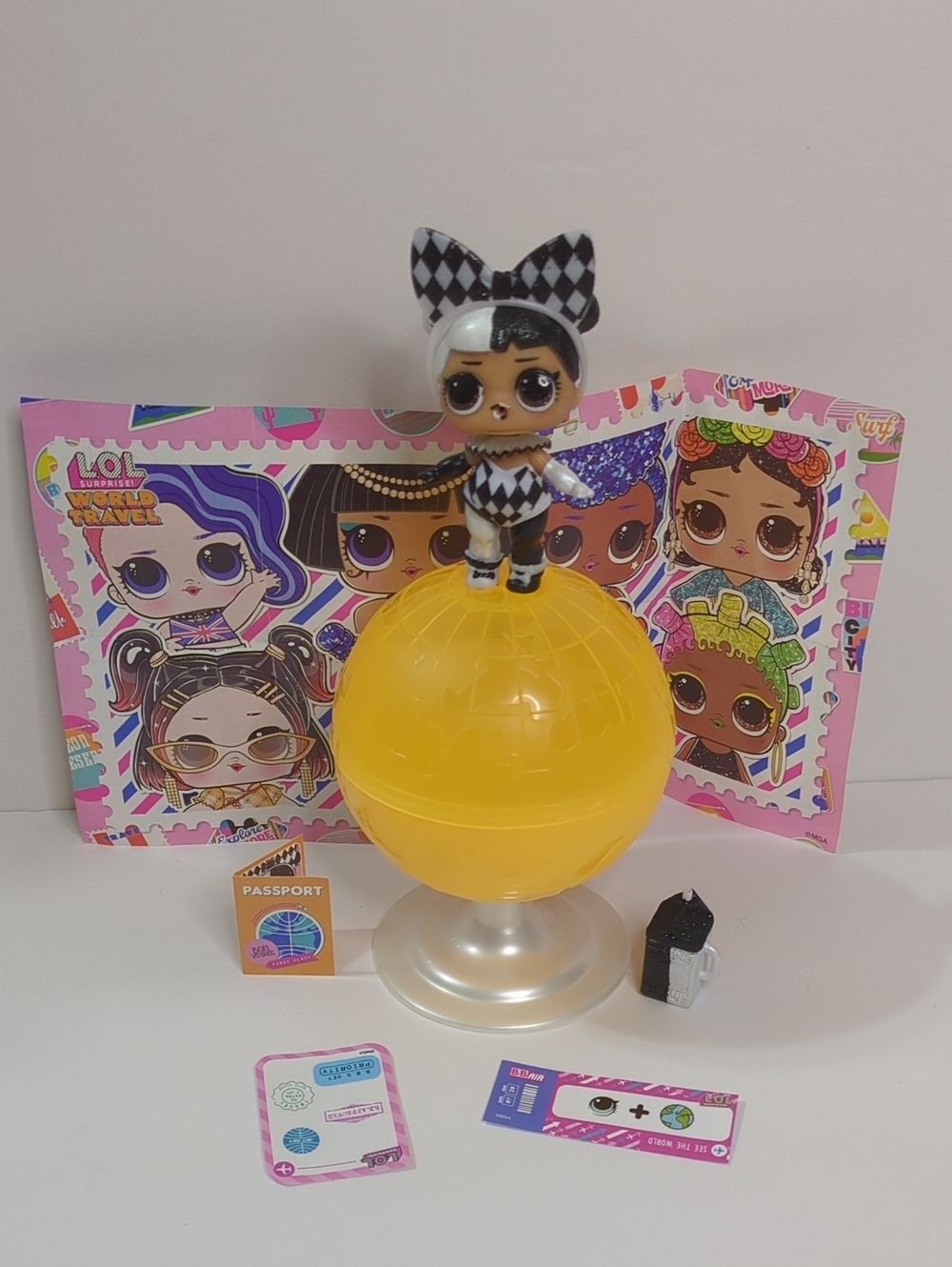 L.O.L. Surprise! Black & White Checker Doll with Yellow Globe Playset